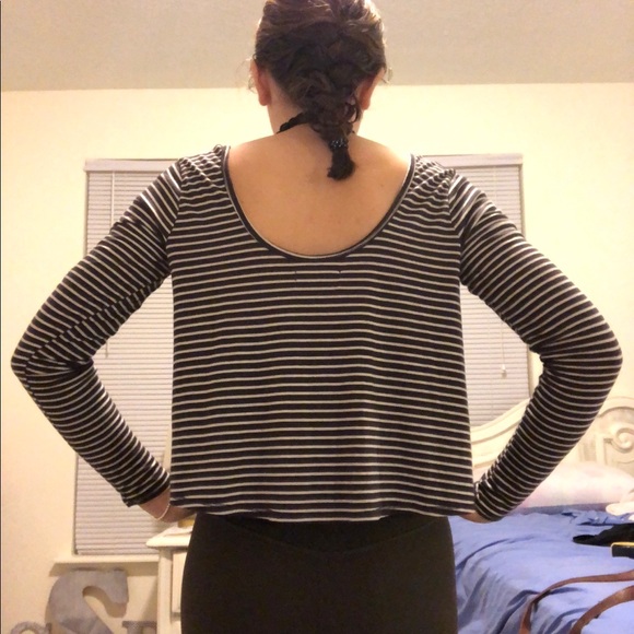 hollister striped flowy crop top - Picture 6 of 6